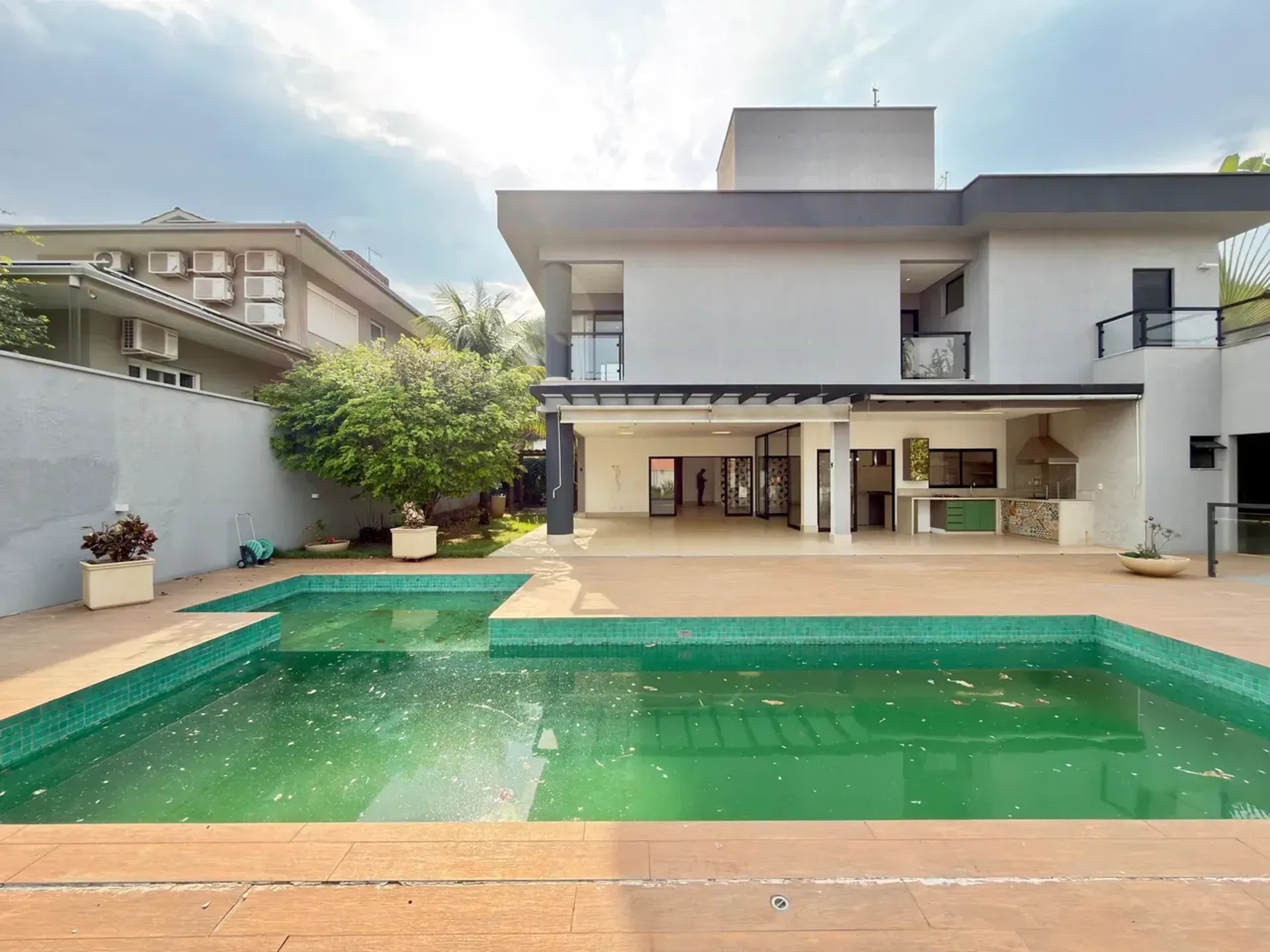 Sobrado no Jardins Milão com 4 suítes, 533 m² — Casa em condomínio à venda em Jardins Milão (foto 2)