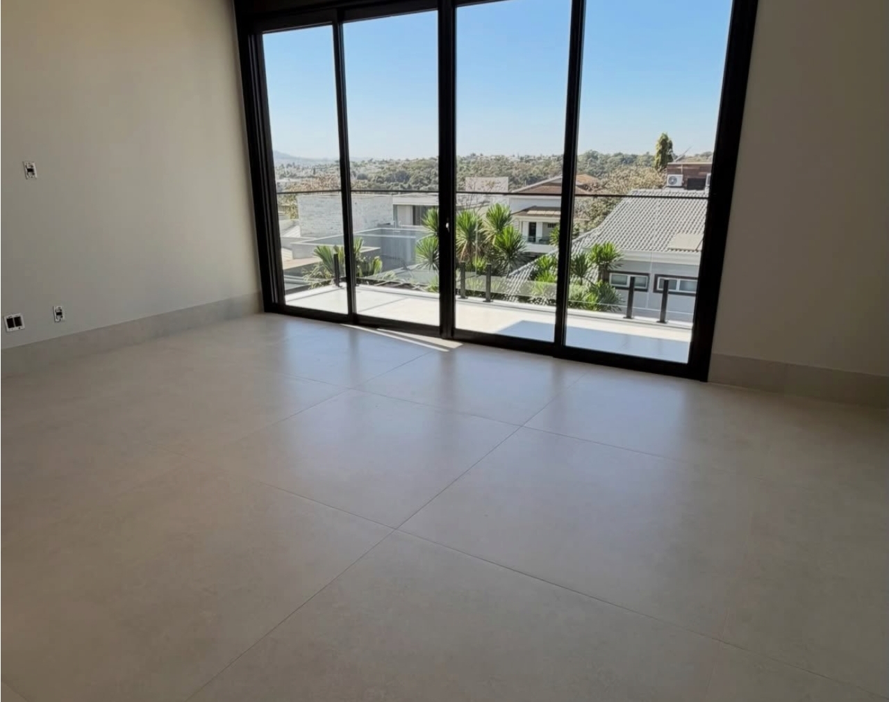 Sobrado novo de alto padrão à venda no Alphaville Ipês — Casa em condomínio à venda em Residencial Alphaville Flamboyant (foto 6)
