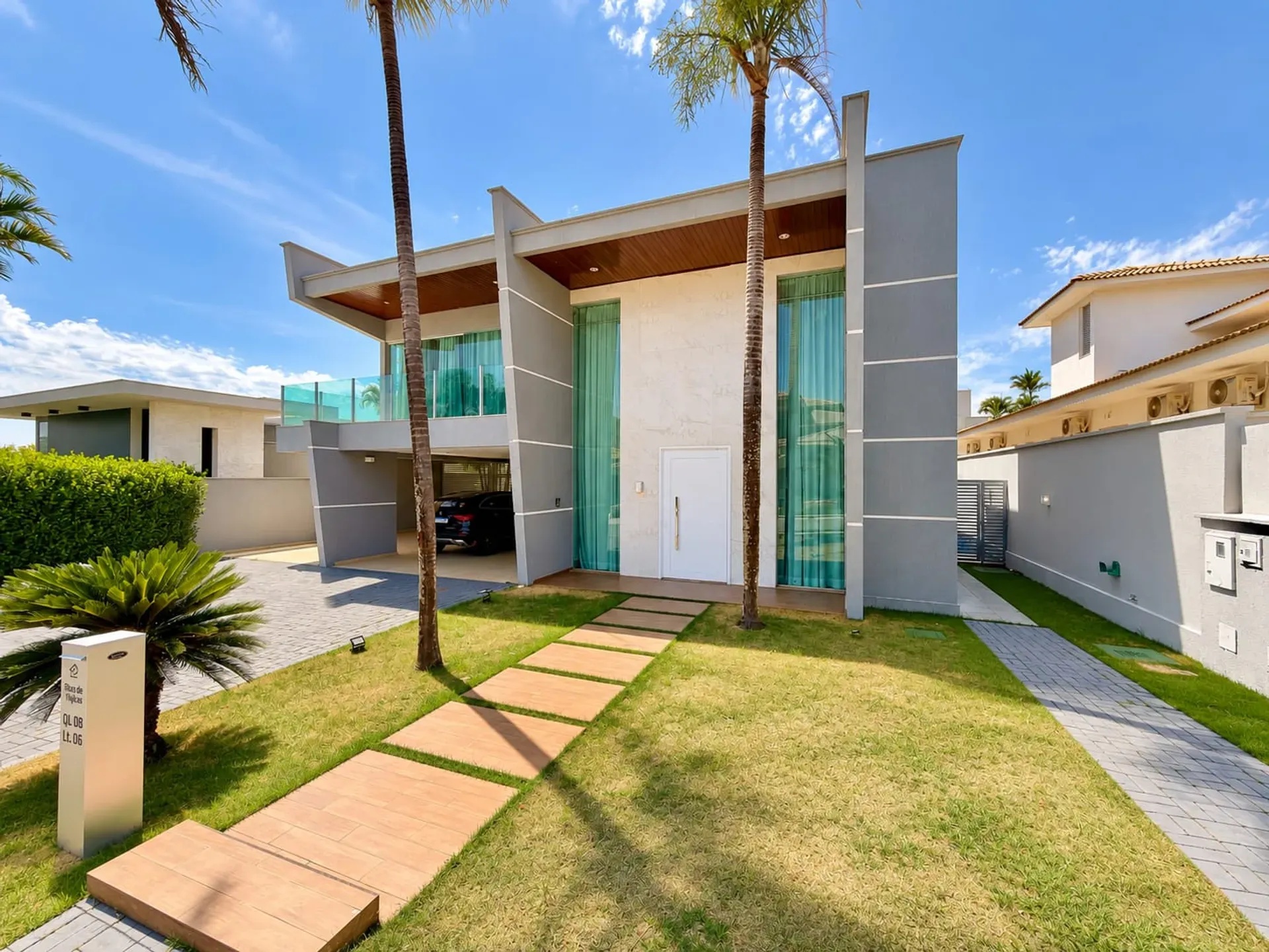 Sobrado com 4 suítes + office no Jardins Milão — Casa em condomínio à venda em Jardins Milão (foto 1)