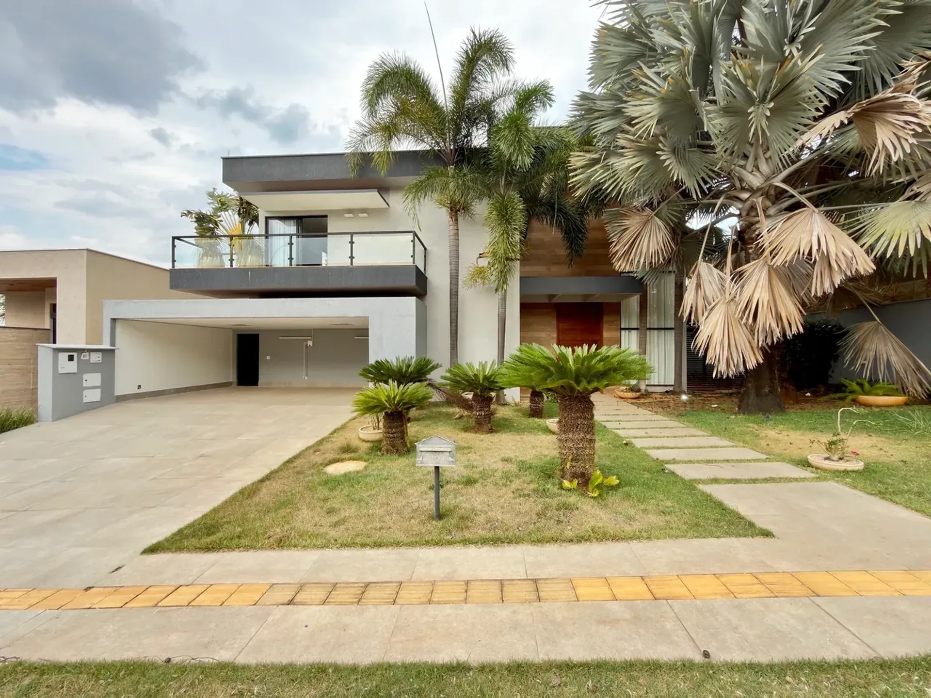 Sobrado no Jardins Milão com 4 suítes, 533 m² — Casa em condomínio à venda em Jardins Milão (foto 1)