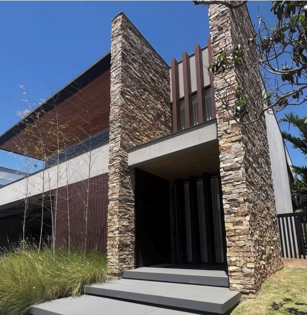 Sobrado luxuoso mobiliado, 4 suítes, elevador, piscina aquecida, A — Casa em condomínio à venda em Residencial Alphaville Flamboyant (foto 1)